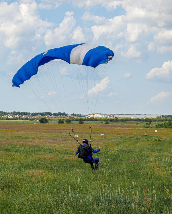 Vivez l'adrénaline avec un saut en parachute inoubliable