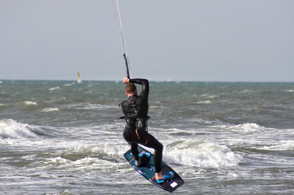 Kite surf à Carnon : initiez-vous aux plaisirs du vent