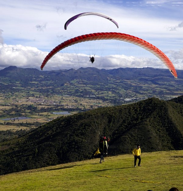 Apprendre le parapente à Annecy : stages pour tous niveaux